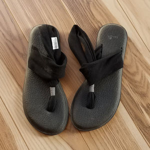 Sanuk yoga sandals